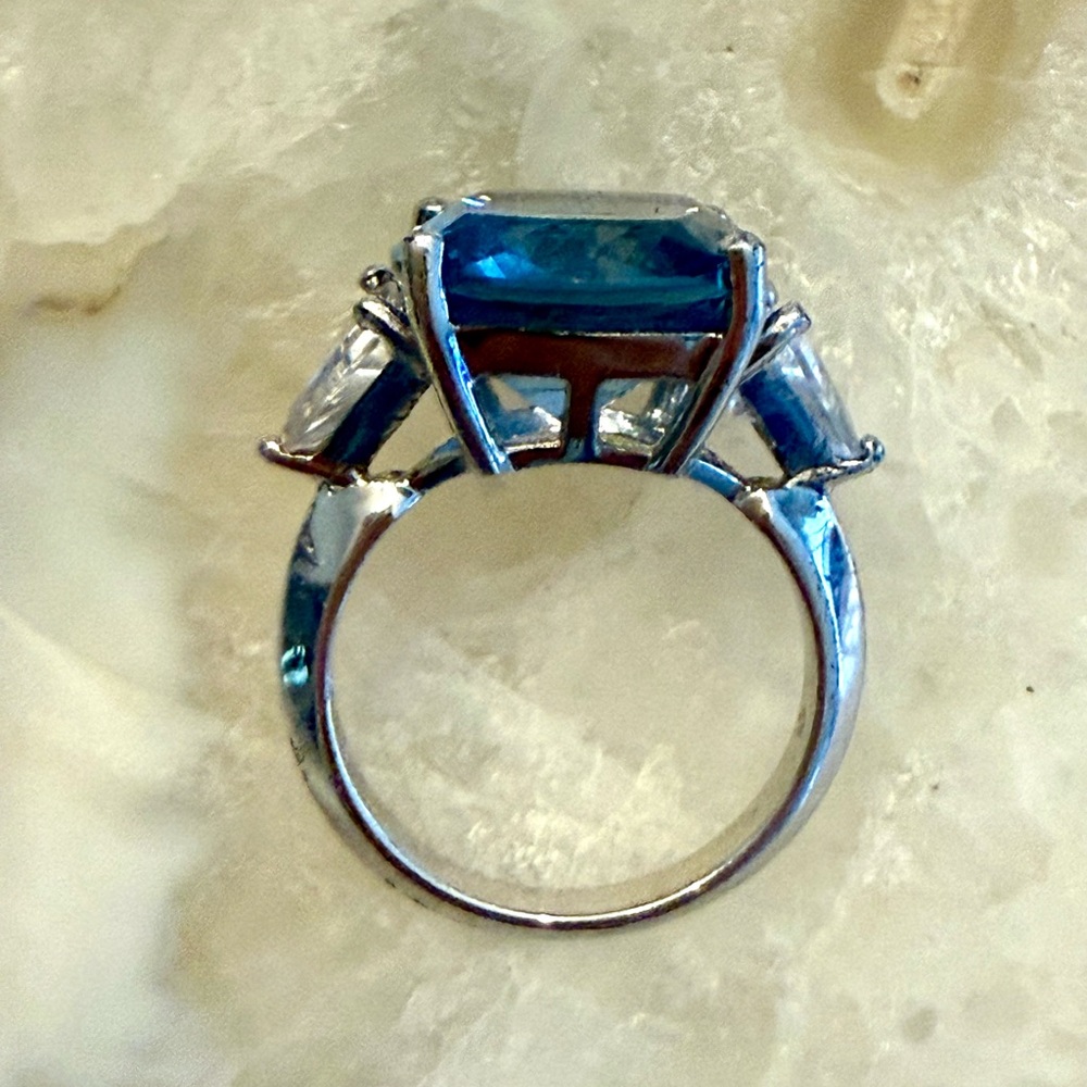 HP 🎉 Blue topaz ring size 5 - Picture 11 of 16